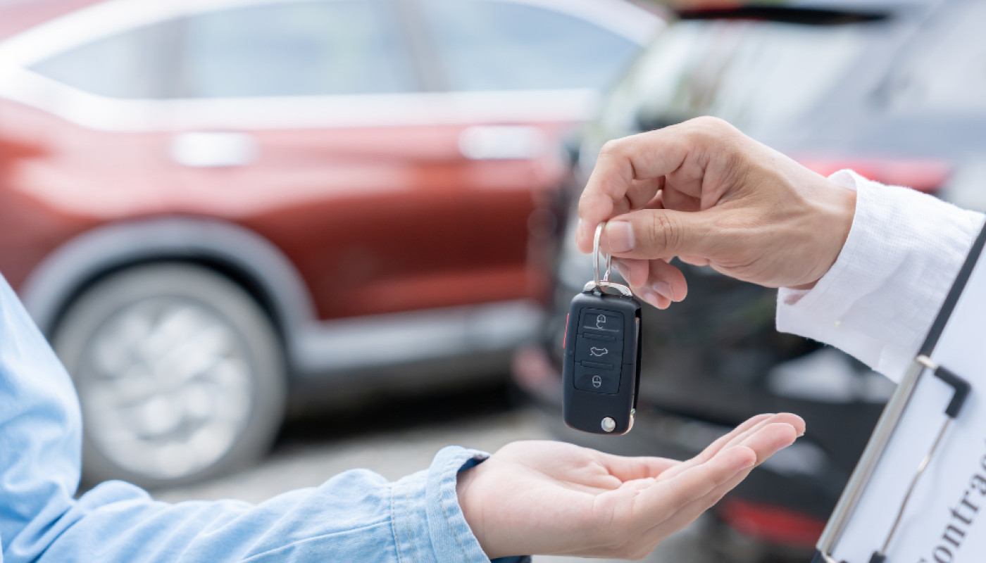 Contrat de location de voiture : les clauses à relire avant de prendre la route